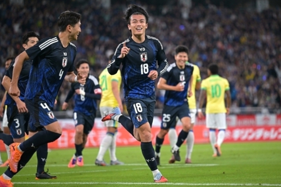 如今历史性, 功造成对方, 伊藤洋辉 如今历史性, 功造成对方, 伊藤洋辉