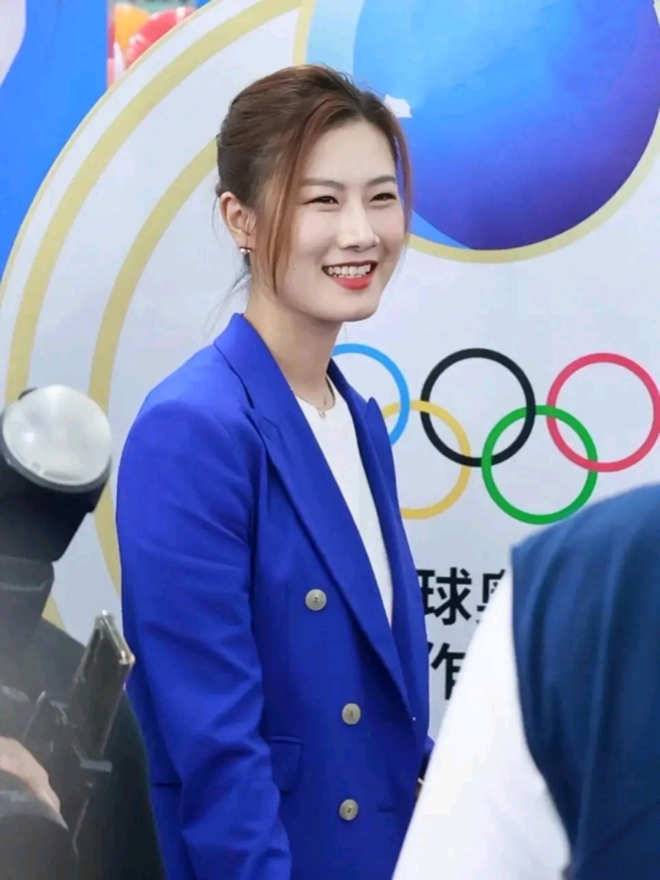 岁的丁宁担, 于上海体育 岁的丁宁担, 于上海体育