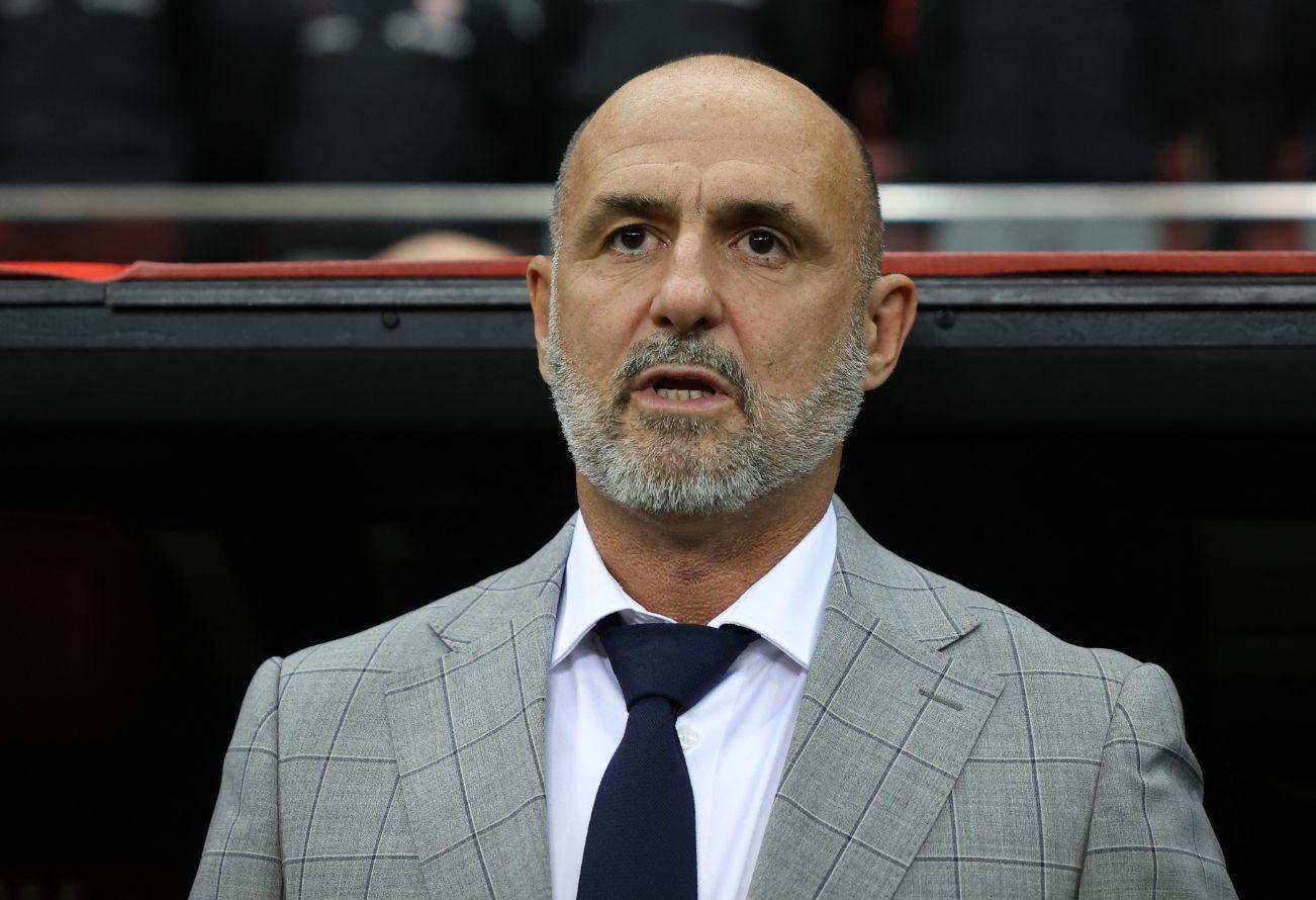 他与中国足, 守反击的体 他与中国足, 守反击的体